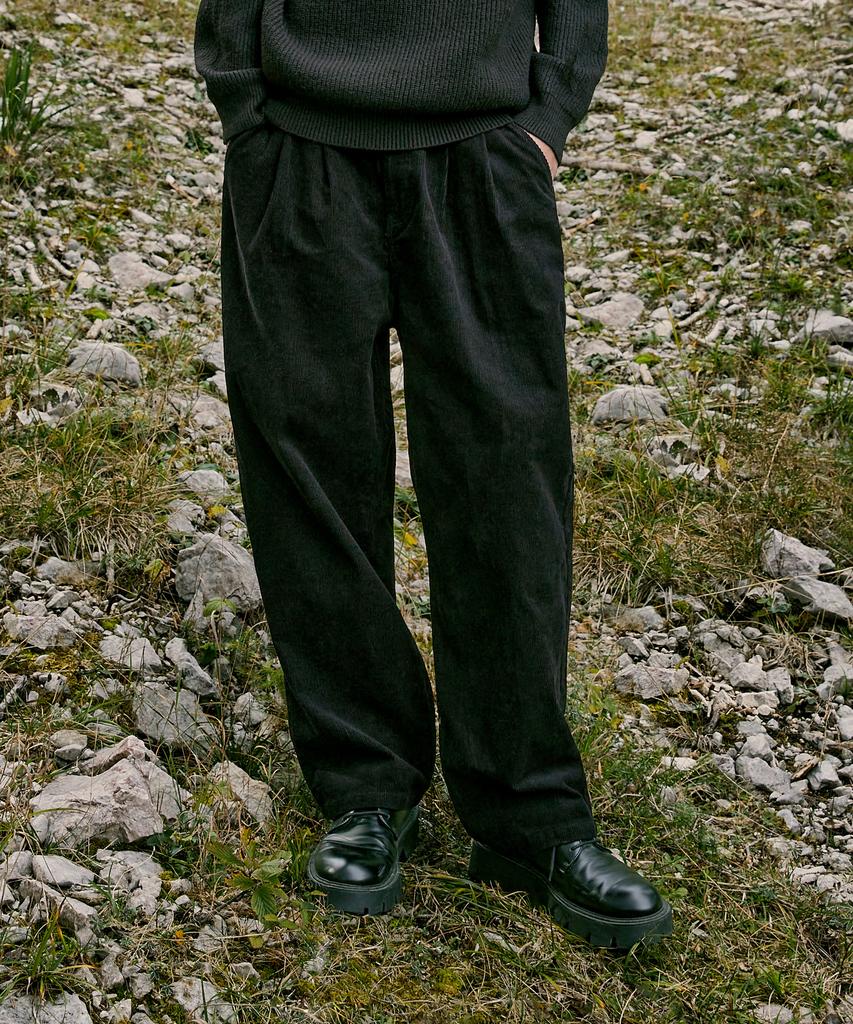 Peullukeu Corduroy Two-Tuck Wide Pants Black Fpt402