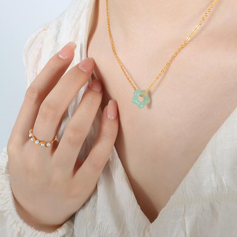 Hollow Jade Star Pendant Necklace: Non-Fading Light Luxury Women's Clavicle Jewelry