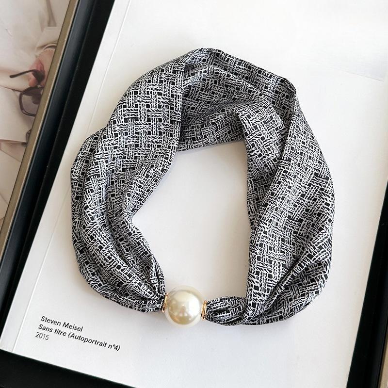 Pearl necklace with magnetic buckle, small scarf for women's spring and autumn neck protection, neck circumference with shirt, neck decoration