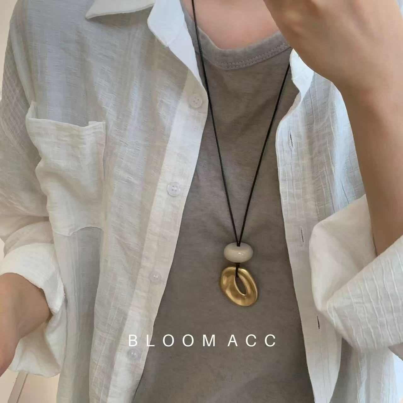 

Niche design minimalist water drop pendant long necklace women s high-end sense cold leather rope sweater chain with accessories