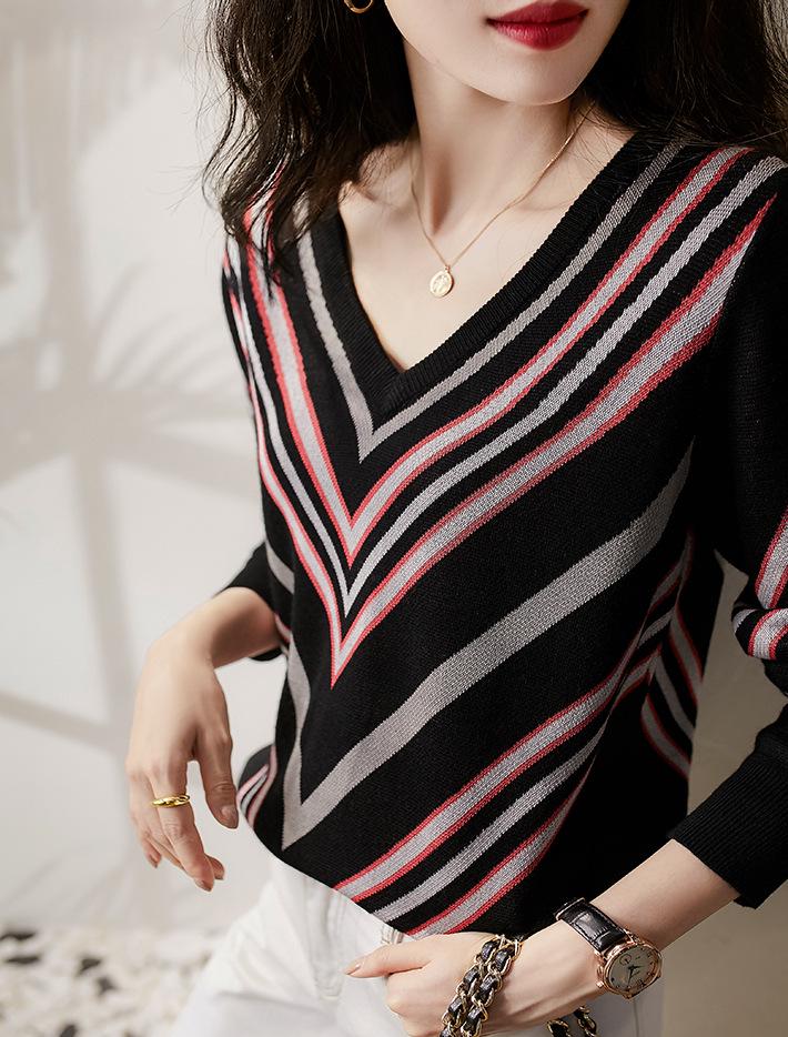 Women's Slimming V-Neck Striped Long-Sleeve Sweater – Versatile Autumn/Winter Fashion.