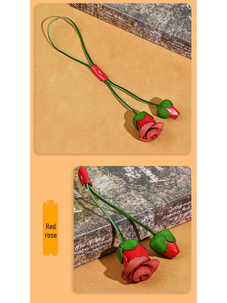 Luxuriöser Anhänger mit Rose aus echtem Leder