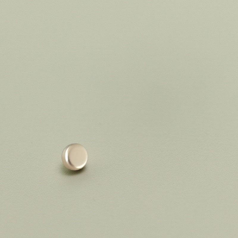 

Кардиган с короткими рукавами и металлическими пуговицами из плотной ткани