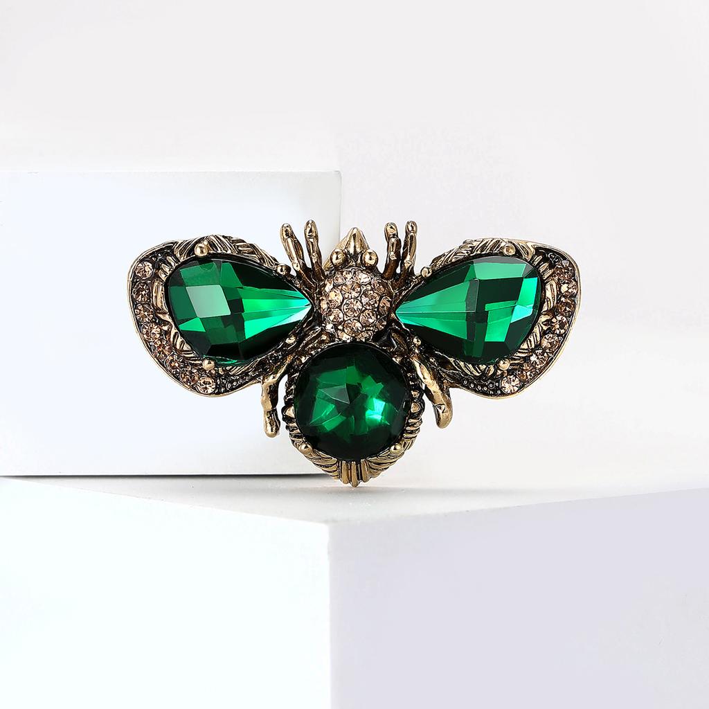 Stylish Rhinestone Bee Brooches for Women Unisex Crystal Glass Insect Pins Event Funny Luxury Gifts New Year Friends Decoration