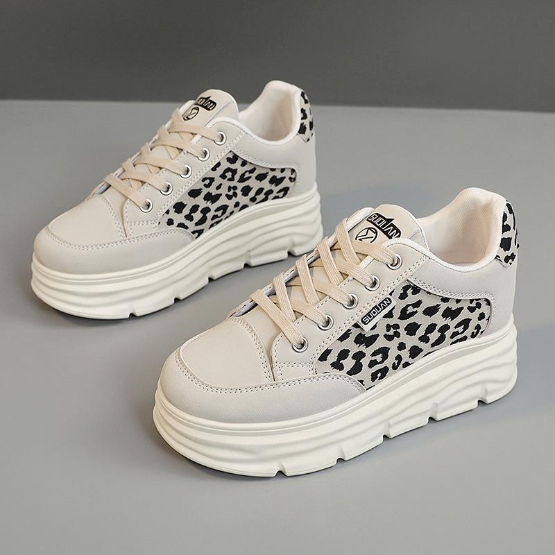 

W3688 inner height-increasing women s shoes 2025 new summer little white shoes thick-soled small people are not tired of feet shoes casual board 40