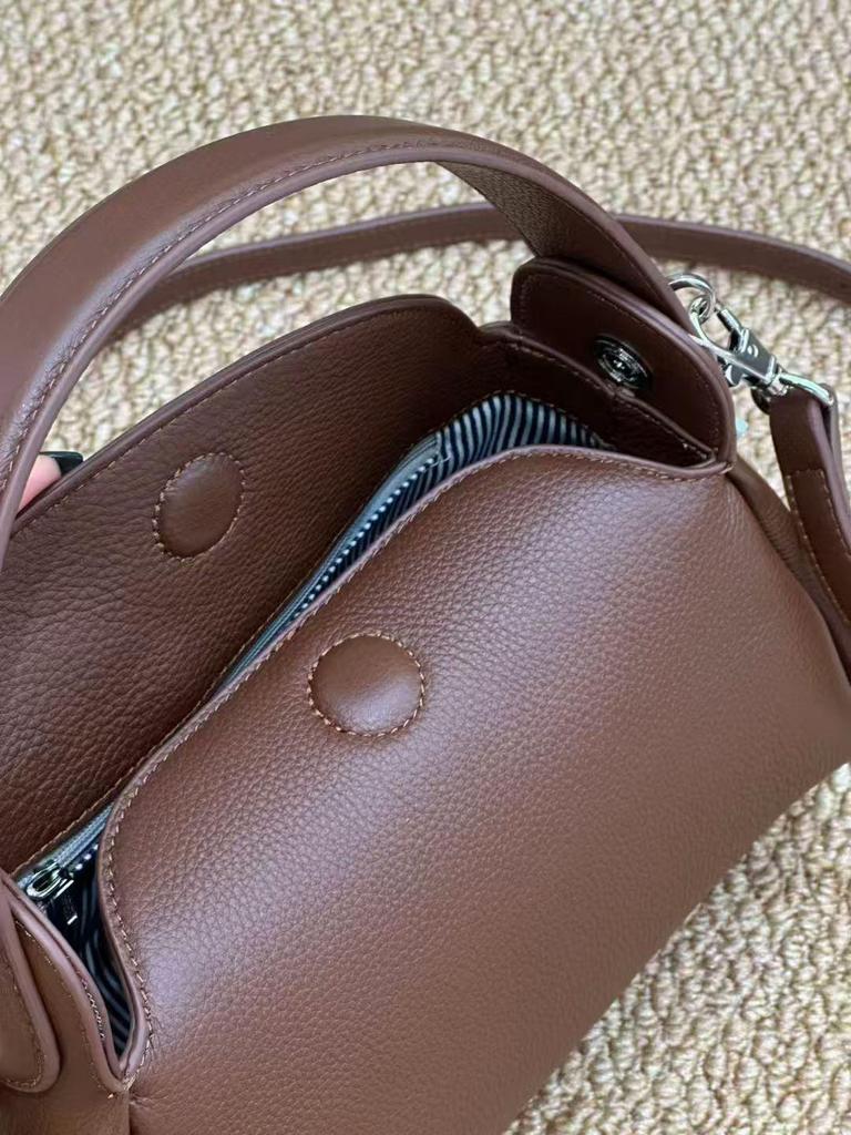 2025 Women's Versatile Genuine Leather Handbag: First Layer Cowhide, High-End Fashion Shoulder Bag, Cigarette Case Style