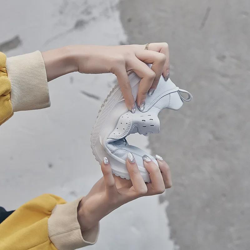 2025 Women's Flat White Leather Lace-Up Casual Sneakers: Comfortable & Simple for Spring