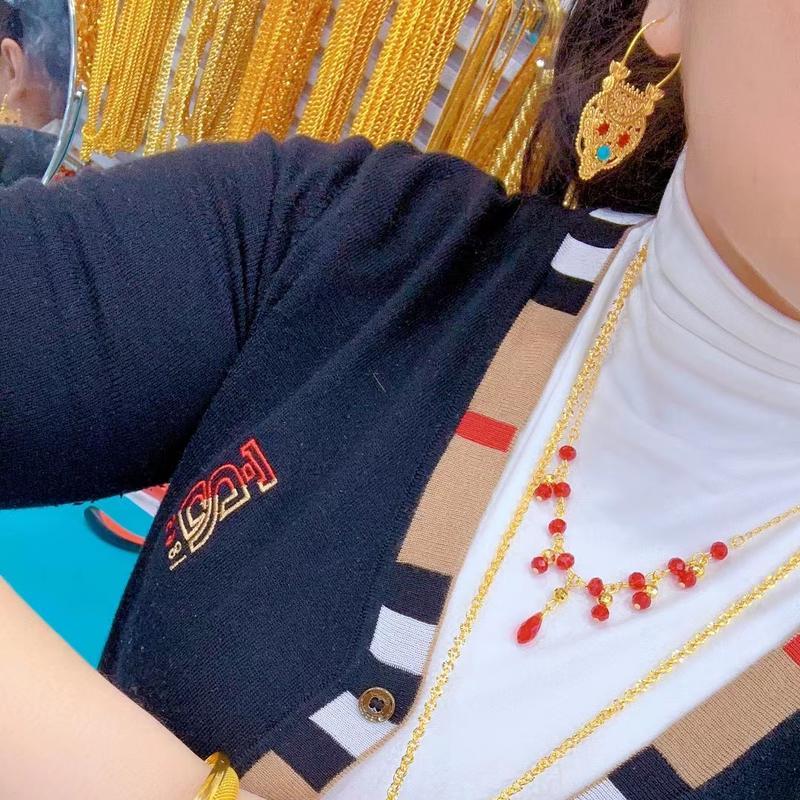 

Комплект свадебных украшений с позолоченными кисточками на Ближнем Востоке