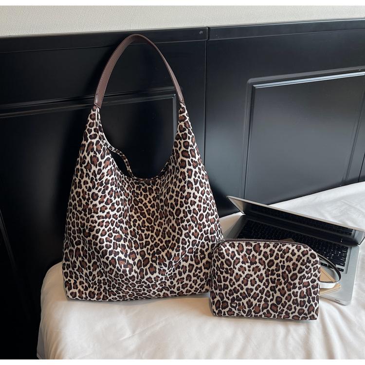 2025 Winter New Korean Casual Large-capacity Underarm Women's Bag Personalized Popular Leopard Print Commuter Shoulder Tote Bag