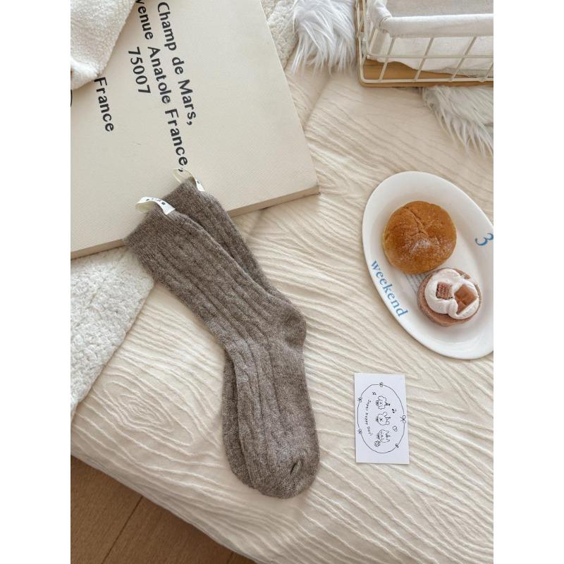 Pure Color Wool Knitted Thickened Butterfly Knot Pile-up Socks for Children, Suitable for Autumn and Winter, Providing Warmth.