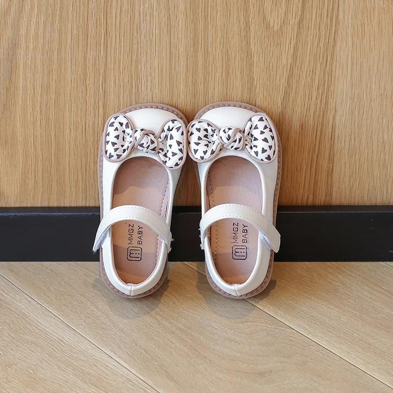 2024 Dětské kožené boty pro dívky Podzim Nová móda Korejský styl Měkká podrážka Protiskluzové Princeznovské S mašličkou Všestranné boty