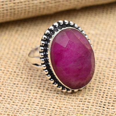 Facettierter Rubin-Edelstein, handgefertigter Schmuck, Ring aus massivem 925er-Sterlingsilber