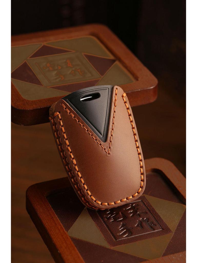 Moderne IX45 Handgefertigte Schlüsselhülle aus Rindsleder - Kreative Schutzhülle mit Schnalle