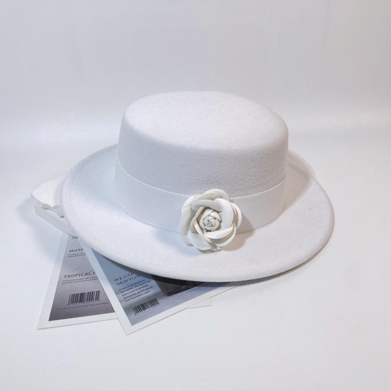 Hepburn Style Flower Flat Top Small Brim Woolen Hat Women's Autumn and Winter French Retro High-end Sense Showing Face Small Temperament Top Hat