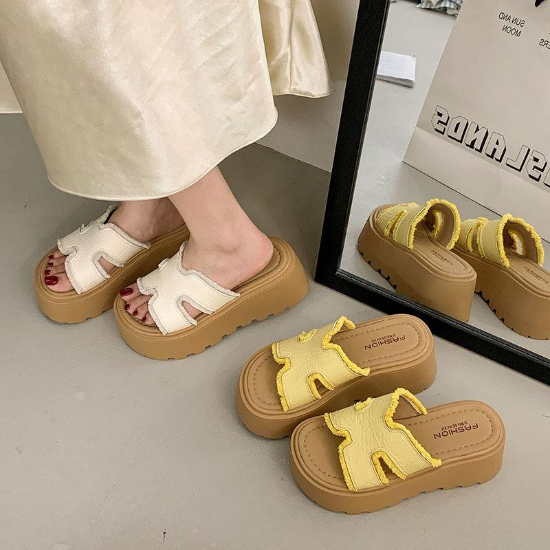 Thick-bottomed One-word Slippers for Women's Summer Wear, New with Skirts, Casual Seaside Beach Sandals
