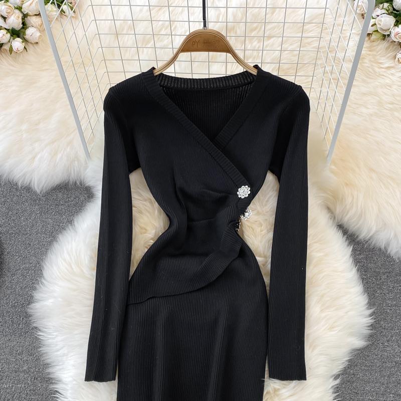 RUGOD Jarní a podzimní nové Retro elegantní a sexy Slim Fit Pletené šaty s dlouhým rukávem a výstřihem do V