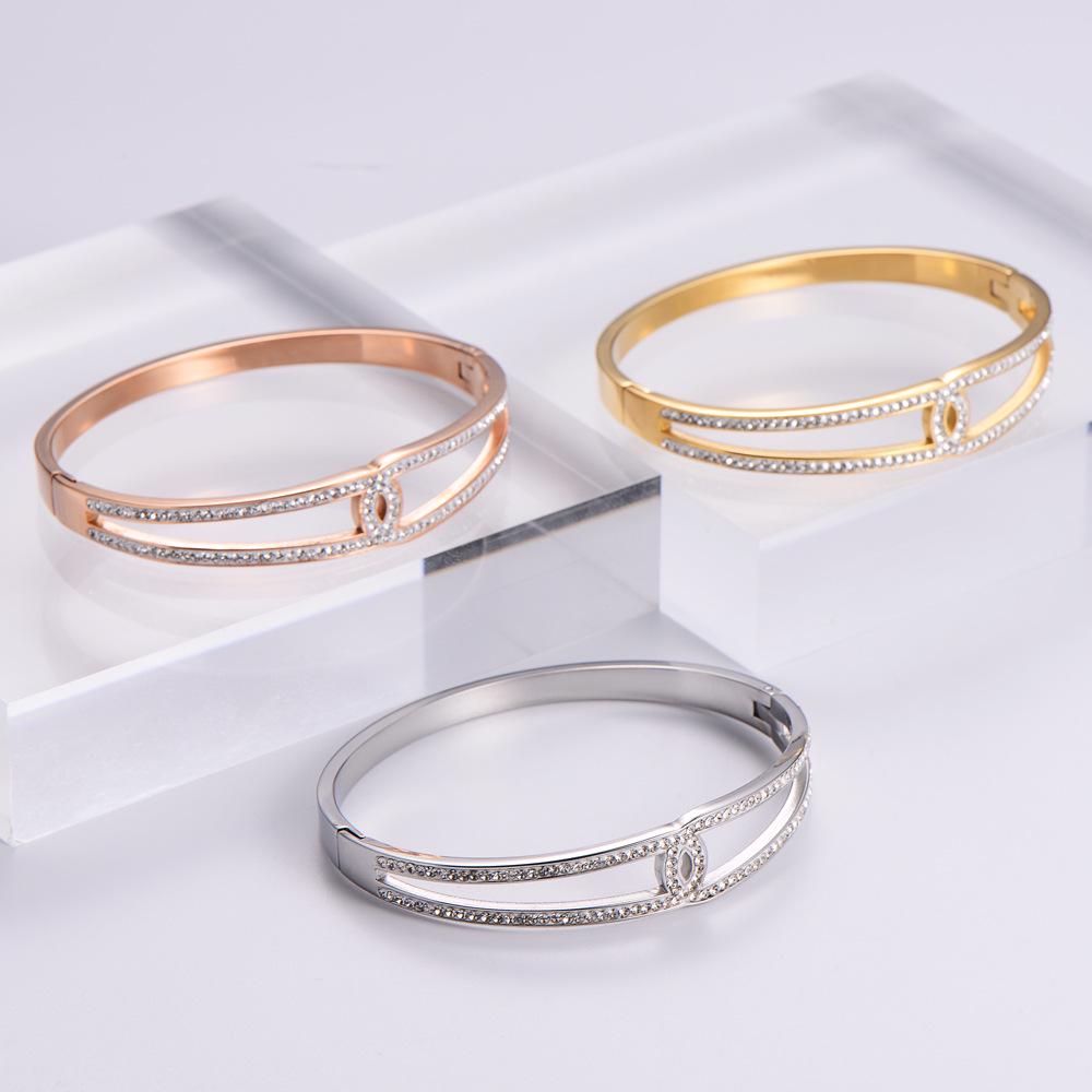 AML Christmas Winter Holiday Bracelet - Festive Accessory for Girls