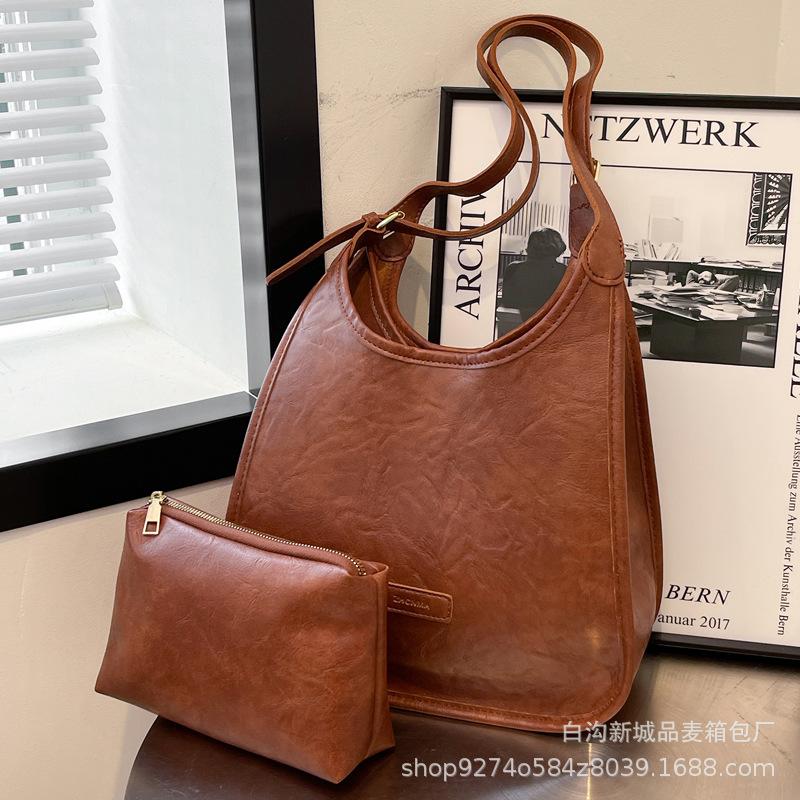 Large Capacity Retro Tote Mother and Child Bag Women's Bag 2025 New Fashion Explosion Shoulder Bag Commuter Armpit Bag