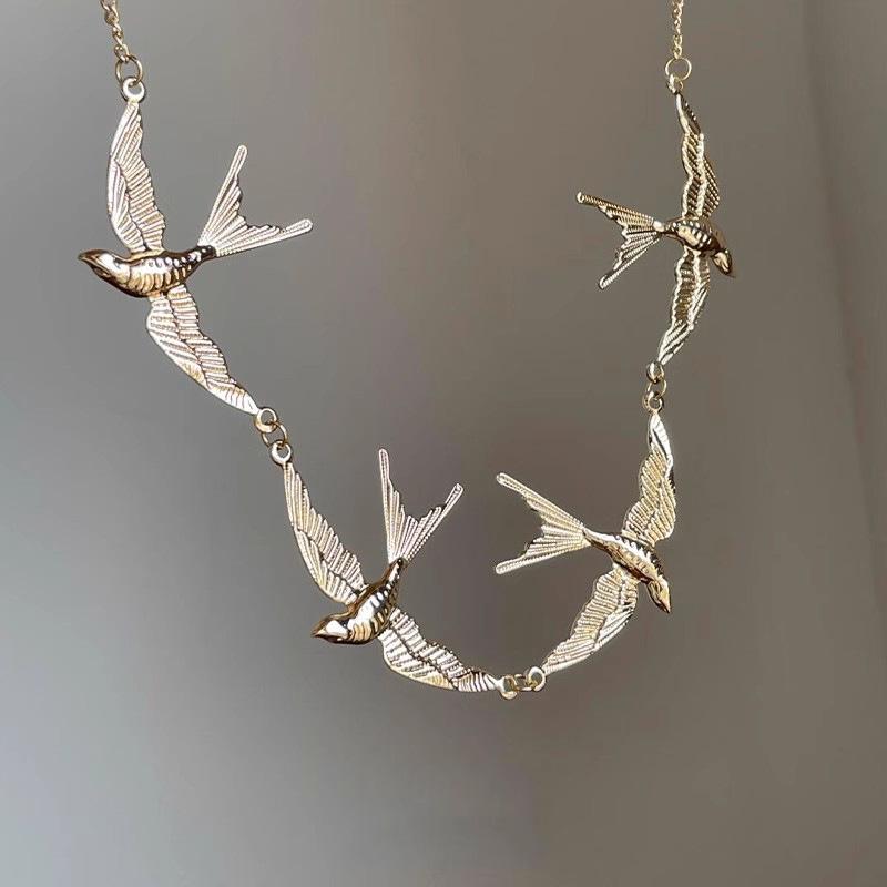 Vintage Metal Swallow Pendant Necklace: Simple, Stylish, Versatile Clavicle Chain Jewelry