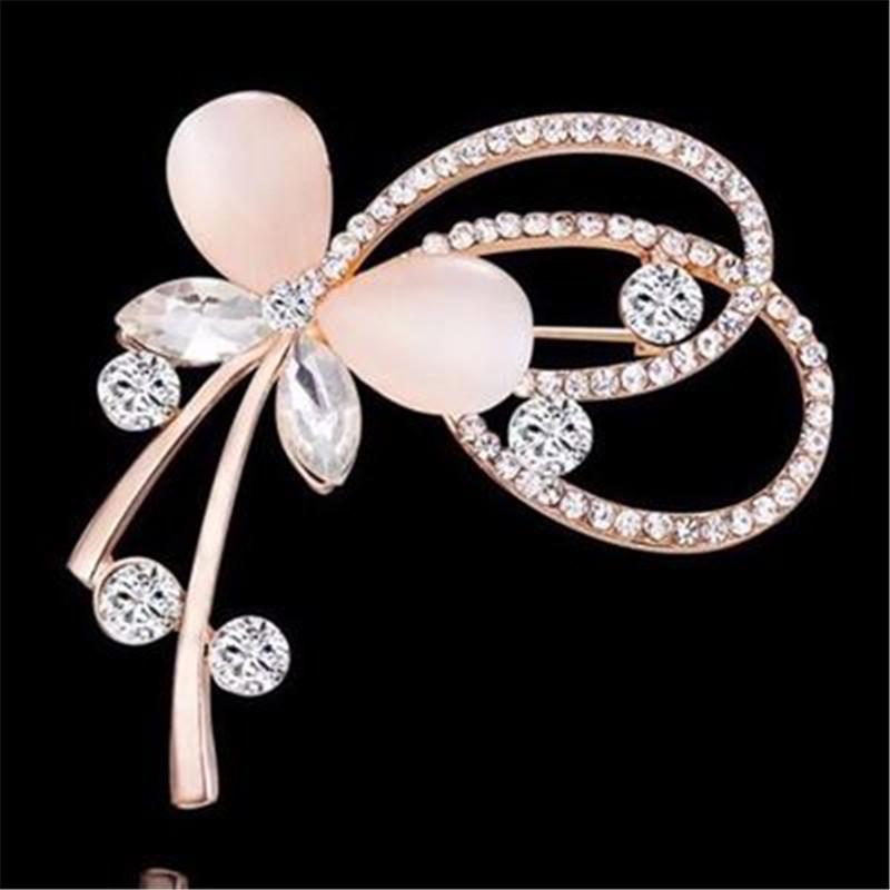 Korean Style Pearl Brooch: Versatile Floral Diamond Pin for Women's Coats