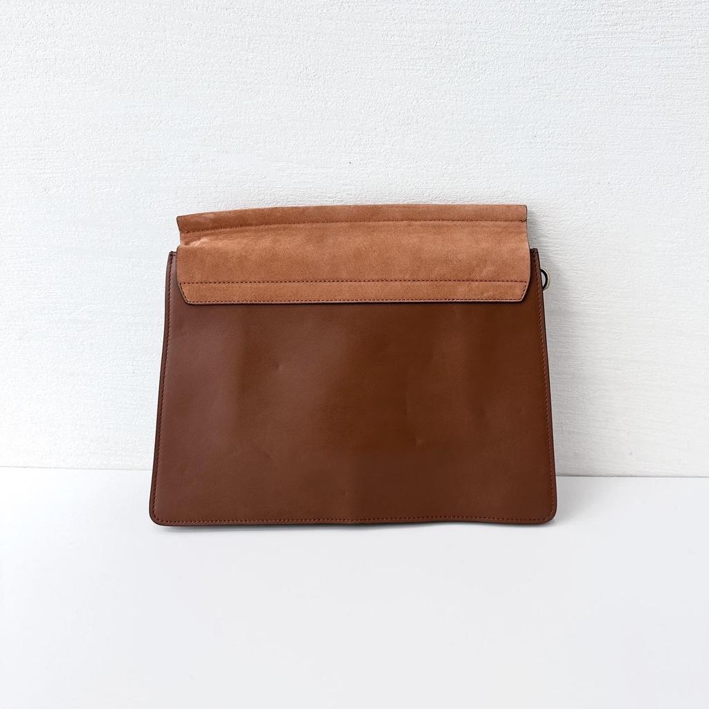 [Pre-Owned] Letter Logo Embossed Leather Shoulder Bag - Very Good #1T5RR0V