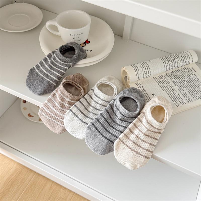 Women's Summer Thin Stripe Shallow Mouth Silicone Non Drop Heel Invisible Boat Socks