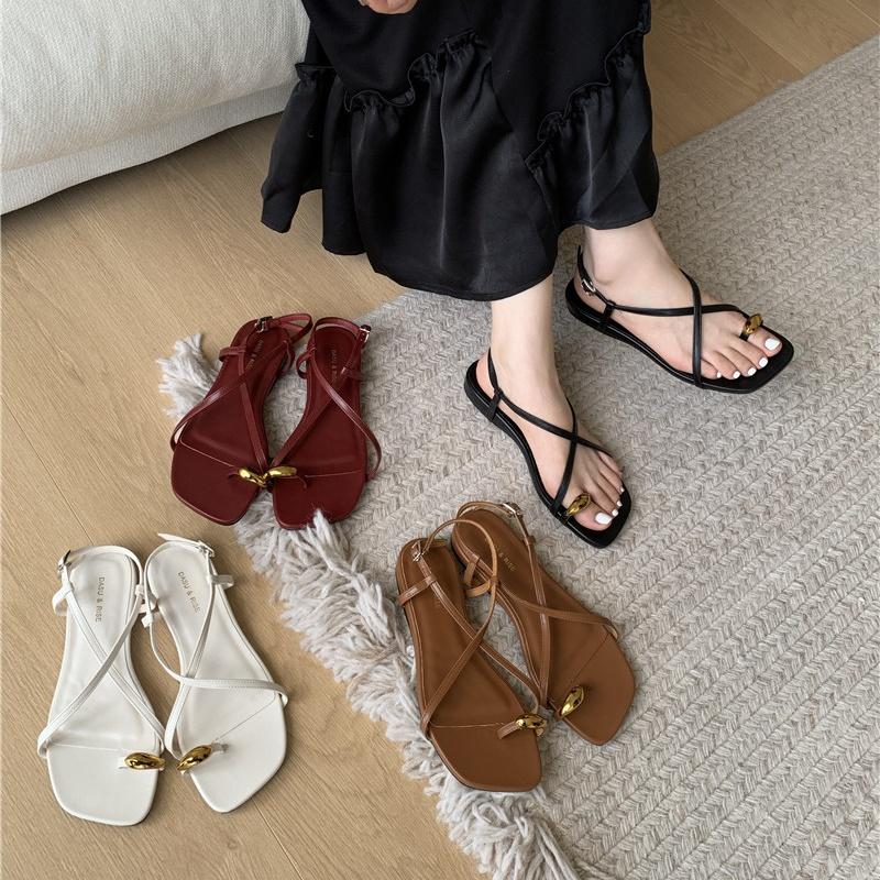 Bailamos Brand Design Women Flat Sandals Clip Toe Leisure Outside Beach Shoes for Lady Fashion Metal Decoration Summer Slides Mu