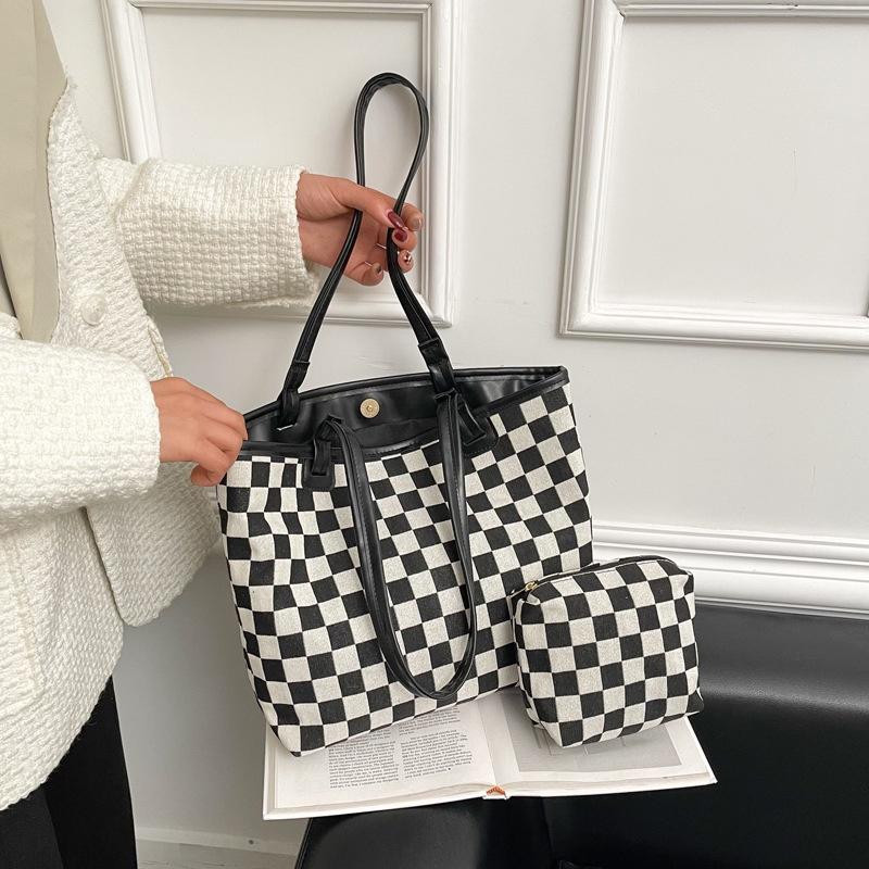 IELGY Fashion Canvas Women s Bag Black and White Plaid Large Capacity Women s Casual