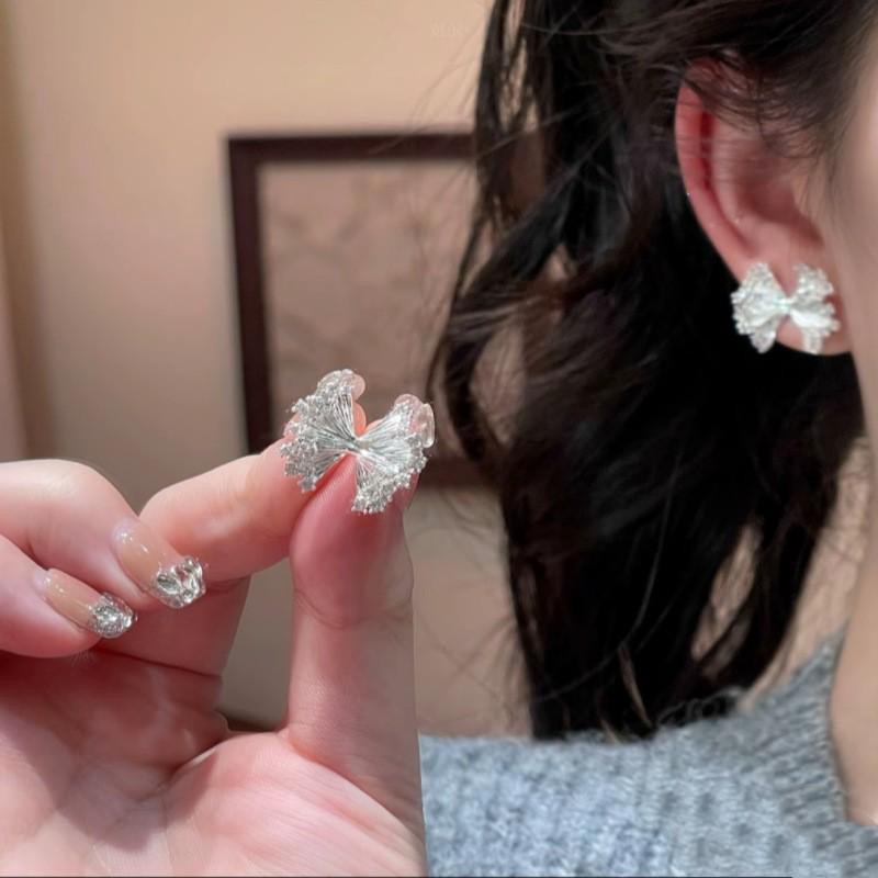 Retro Silver Diamond Bow Earrings - Exquisite Design, Sweet & Versatile Fashion Accessory.