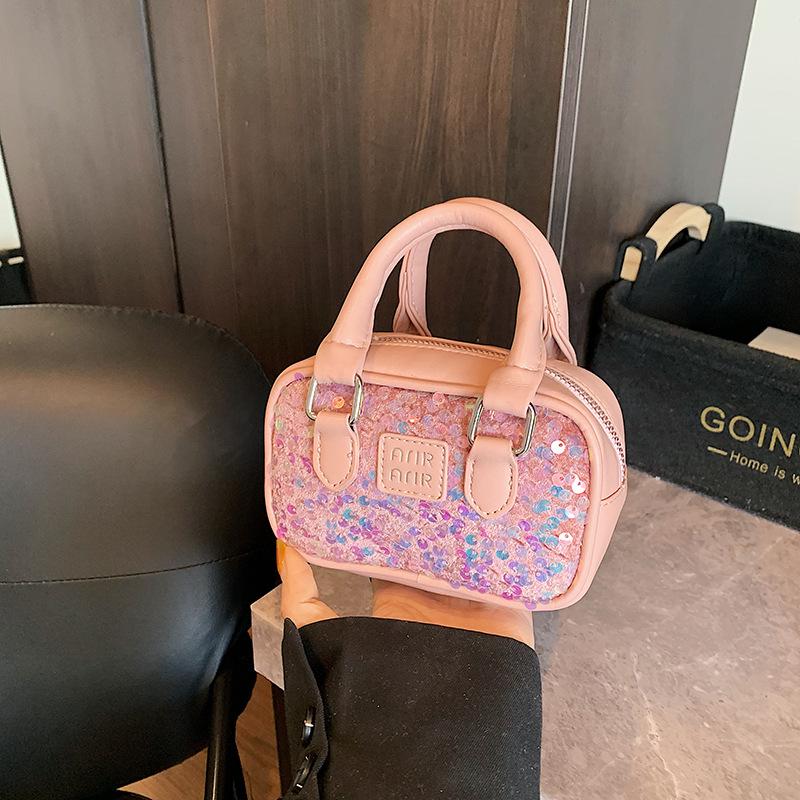 

Personalized sequined small bag 2025 new European and American fashion niche handbag women s versatile messenger pillow bag tide чорний