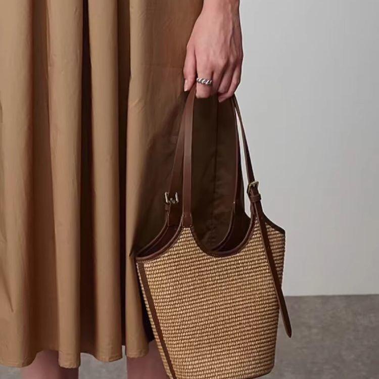 Stylowa torebka wiaderko ze słomy tkana na ramię - Modny niszowy design dla kobiet, Idealna na wiosnę i lato