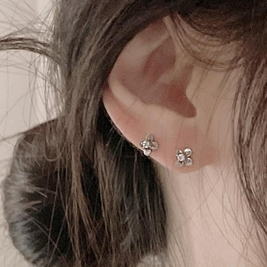 Women's Surgical Steel Silver Cubic Flower Piercing