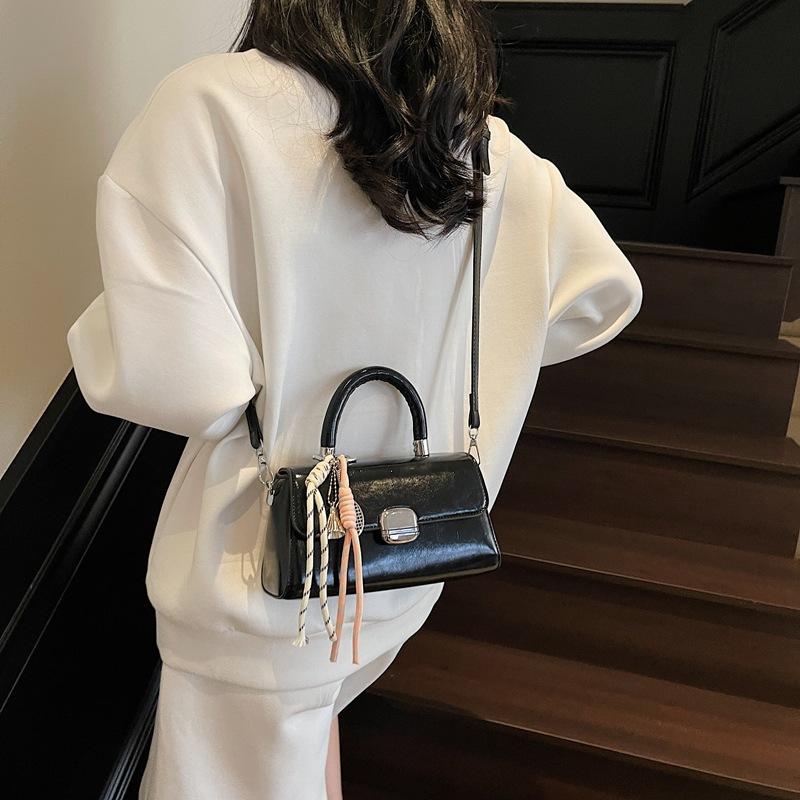 

Hand Carry Fashion Casual Shoulder Bag New Messenger Bag Small Square Bag no pendant чорний