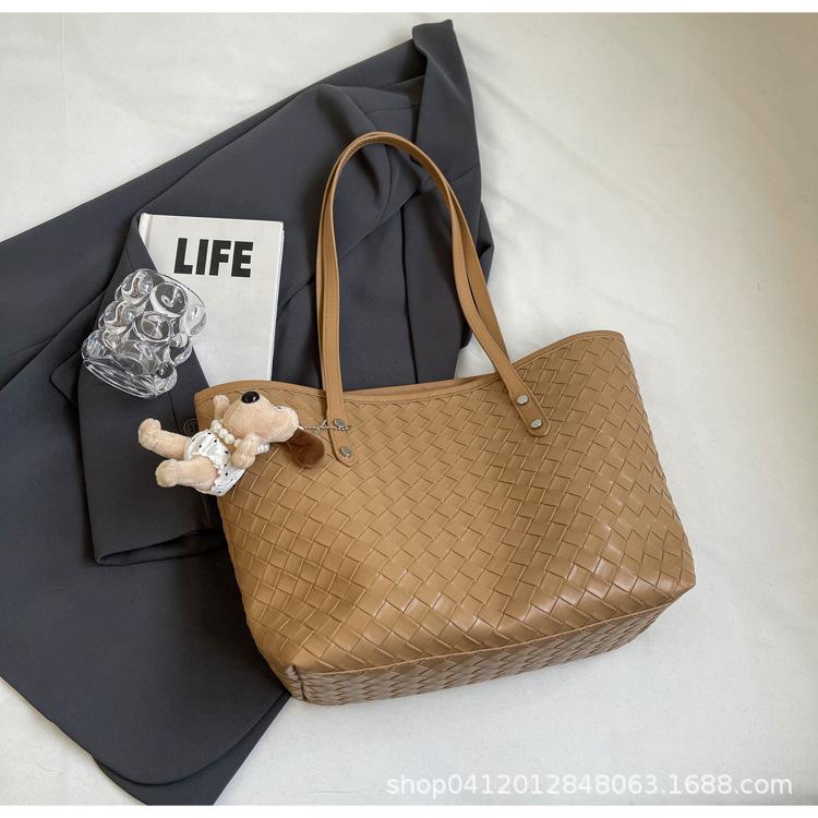 Large-capacity Woven Tote Bag Women's 2025 New Fashion Explosion Shoulder Bag Simple Texture Work Commuter Bag