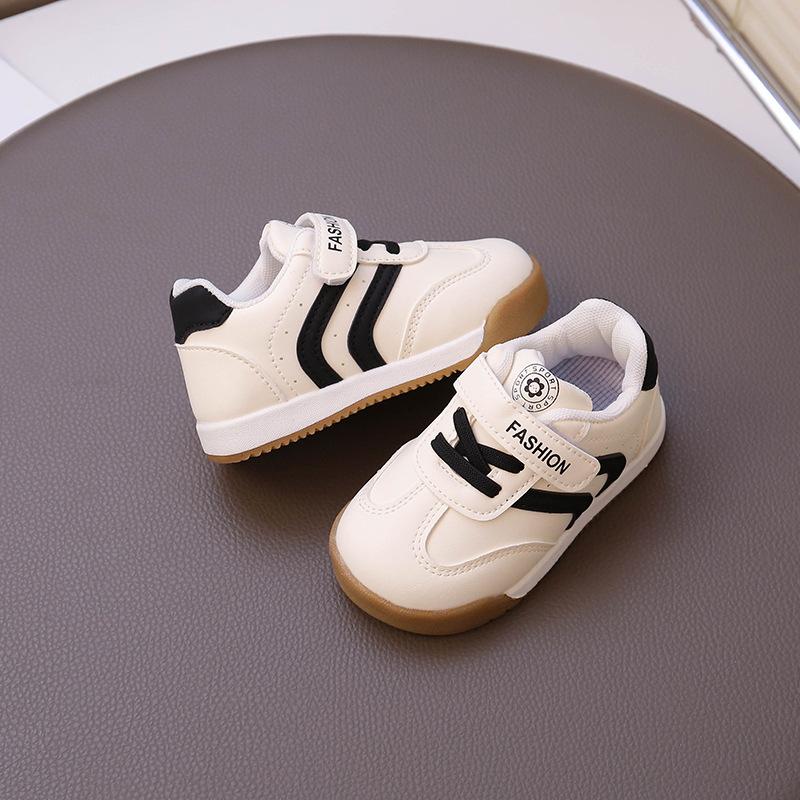 

Детская спортивная обувь 2025 весна и осень новая для девочек мягкая подошва детская нескользящая повседневная обувь кроссовки для мальчиков легкие и модные 25 чёрный