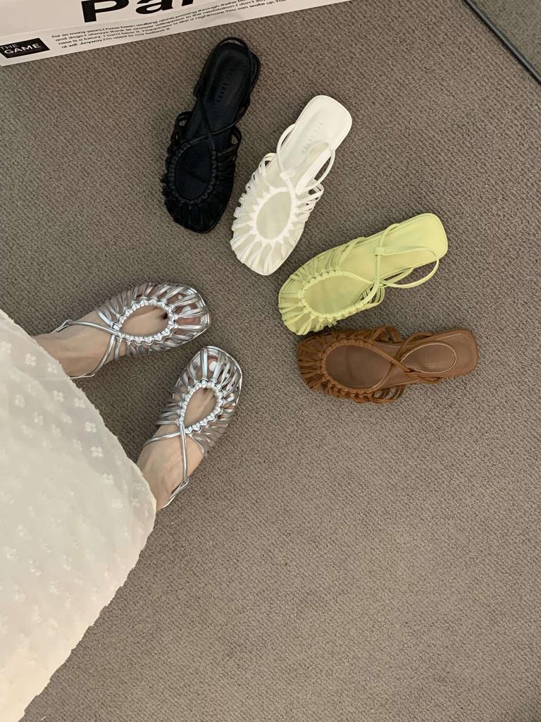 Niche Franse bruine tas hoofd sandalen dames 2025 nieuw zomer bohemien zachtzool casual strand Romeinse schoenen