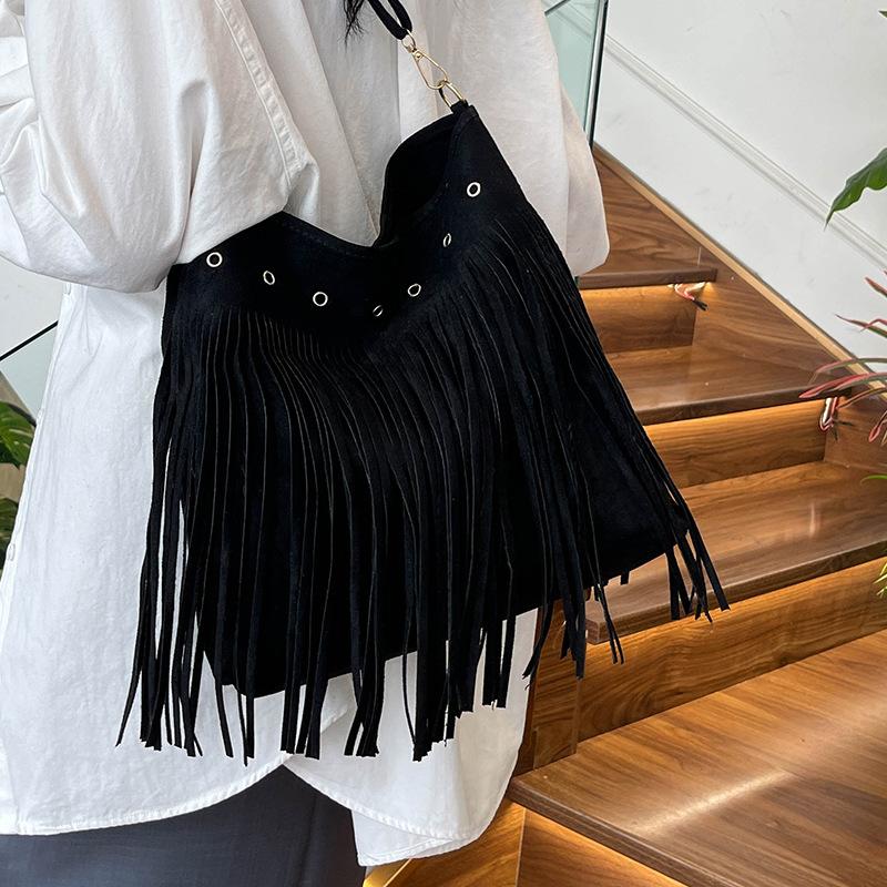 Large Capacity Bag New Fashionable Crossbody Bag for Women Ins Fashionable Versatile One-shoulder Tassel Bag