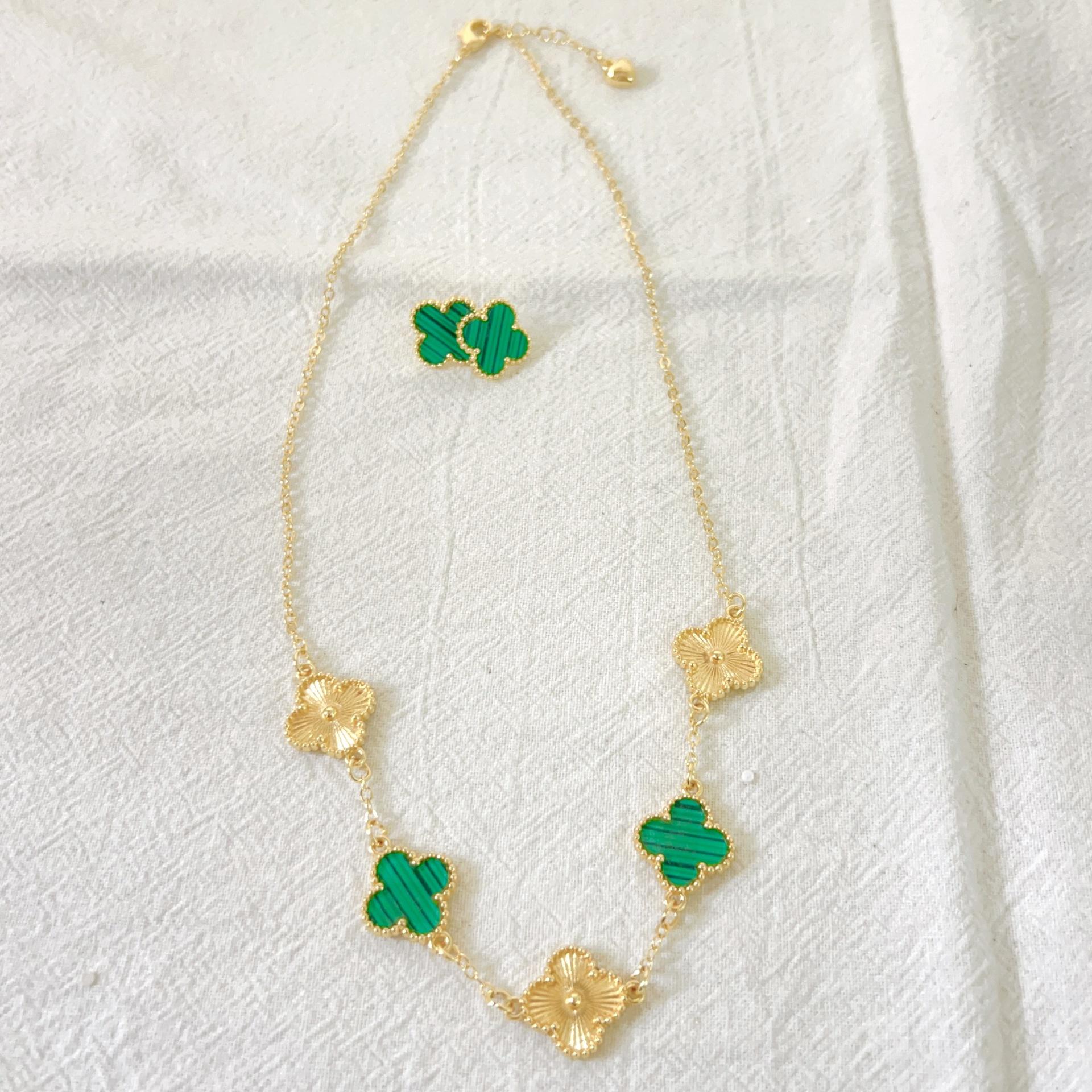 

2шт четырехлистный клевер титановый стальной браслет ушные гвозди набор двухсторонний OL Beimu мода новый стиль универсальный стиль