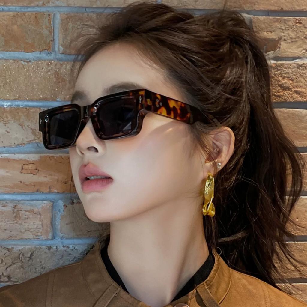 Classic Fashion Rivet Brand Designer Square Sunglasses Women For Men Luxury Vintage Punk Sunglasses Popular Hip Hop Shades Uv400