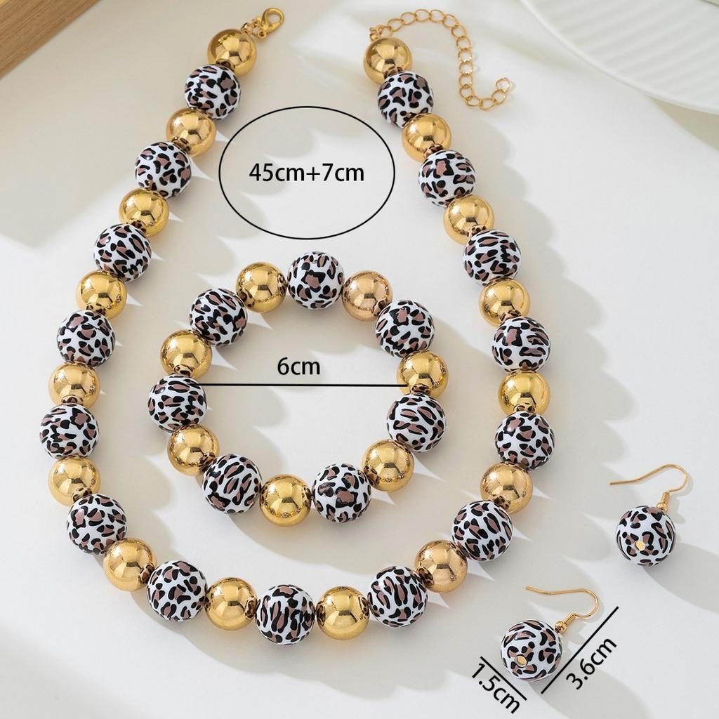 Sada náušnic s leopardím potiskem a kontrastními korálky