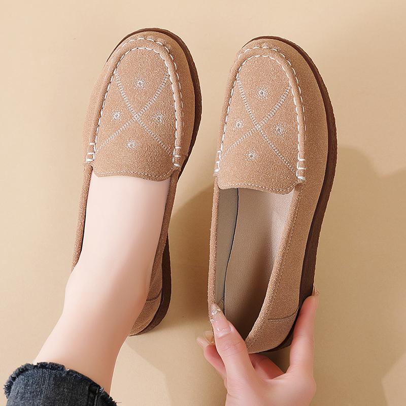 Cow Suede Women Flats Slip-on Loafers Light Casual Walking Driving Shoes Mother Shoes Traveling Flat Shoes