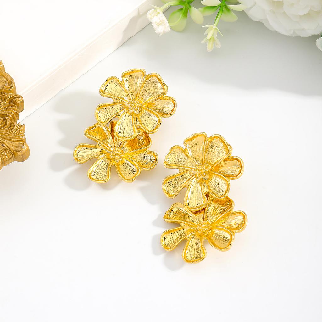 New Simple Flower Earrings Stylish Versatile Flower Stud Earrings Irregular Daily Petal Folded Earrings