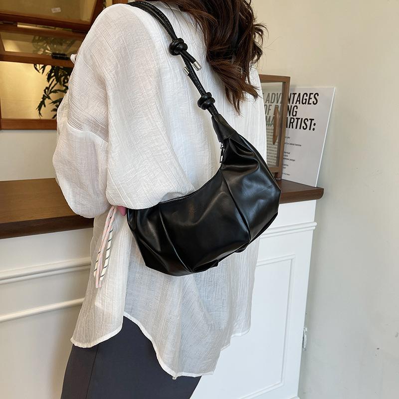 Fashionable Dumpling Shape Shoulder Bag For Women Street Trend Pu Material Zipper Opening Crossbody Purse For Daily Use