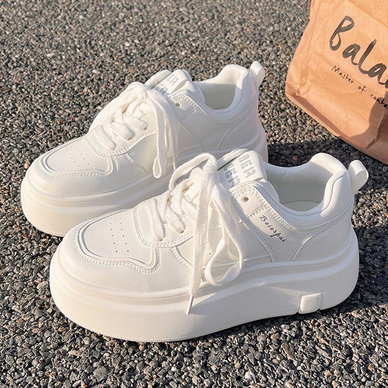 Small man shows height, platform white shoes, girls 2025 autumn and winter new niche design versatile casual board shoes