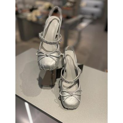 Lammfellversion Französische silberne Schleife Dicke Ferse Taschenkopfschuhe Damen Sommer Oberbekleidung Mittelhohe Ferse Strass Mary Jane Hochhackige Sandalen