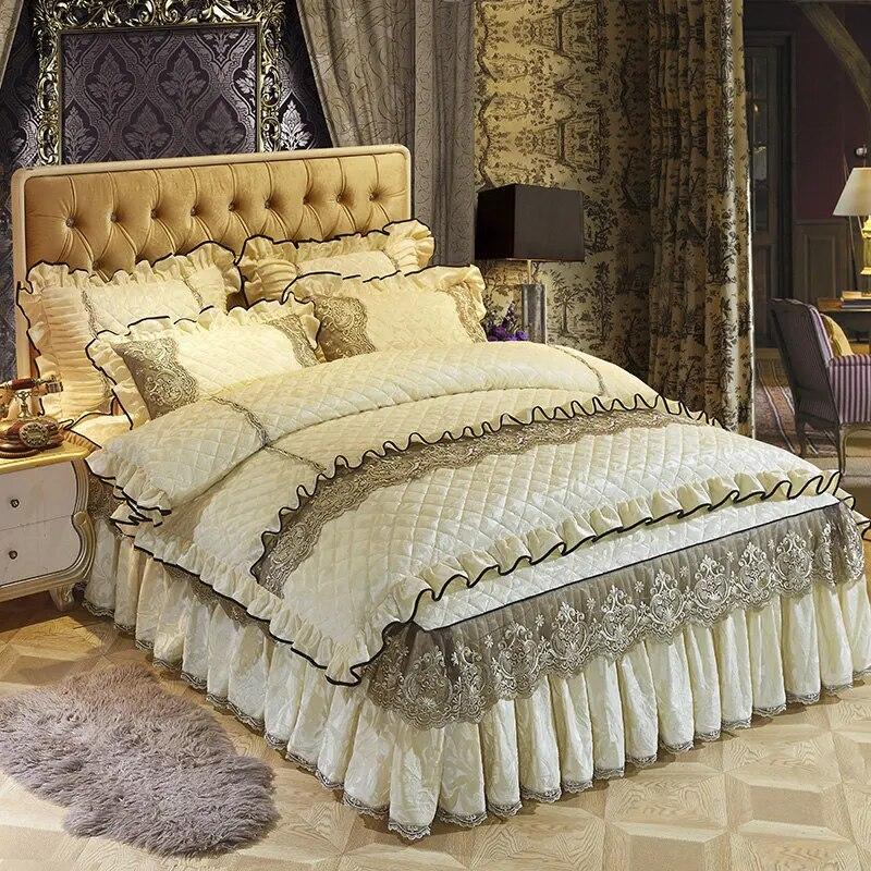 Europäisches Spitzen-Samt 4-teiliges Bettwäsche-Set Queen Bettbezug Geprägter Bettrock Rüsche Weich Warm Luxuriös mit Kissenbezügen
