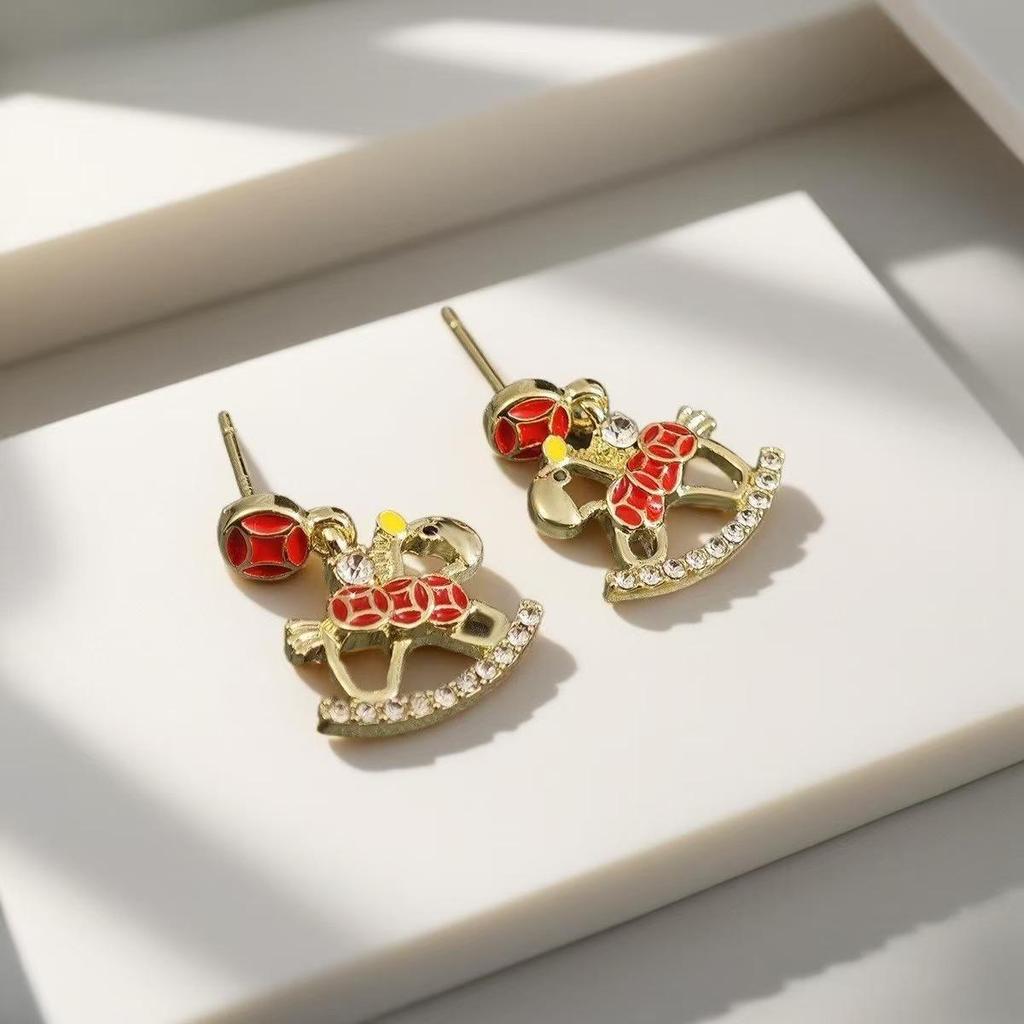 Hollow Wooden Coin Horse Earrings: High-end Rhinestone Studs for Women - Trendy, Unique, Light Luxury Jewelry