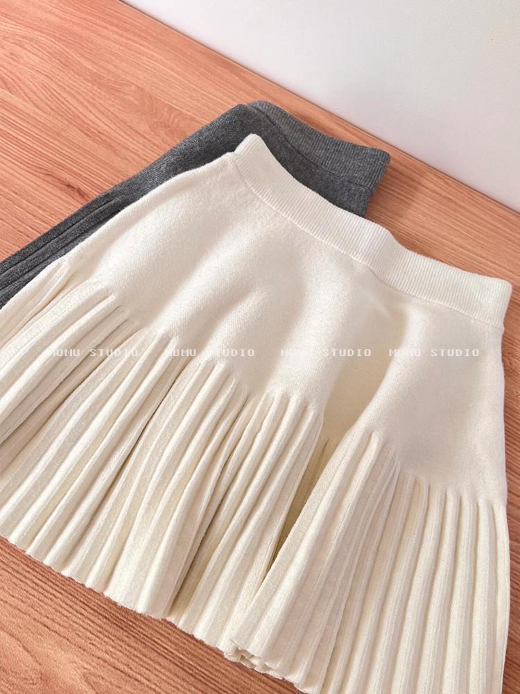 Deep Gray Textured A-Line Pleated Knit Skirt with Elastic High Waist for Women - Slim-Fit, Short Length, Perfect for Autumn and Winter