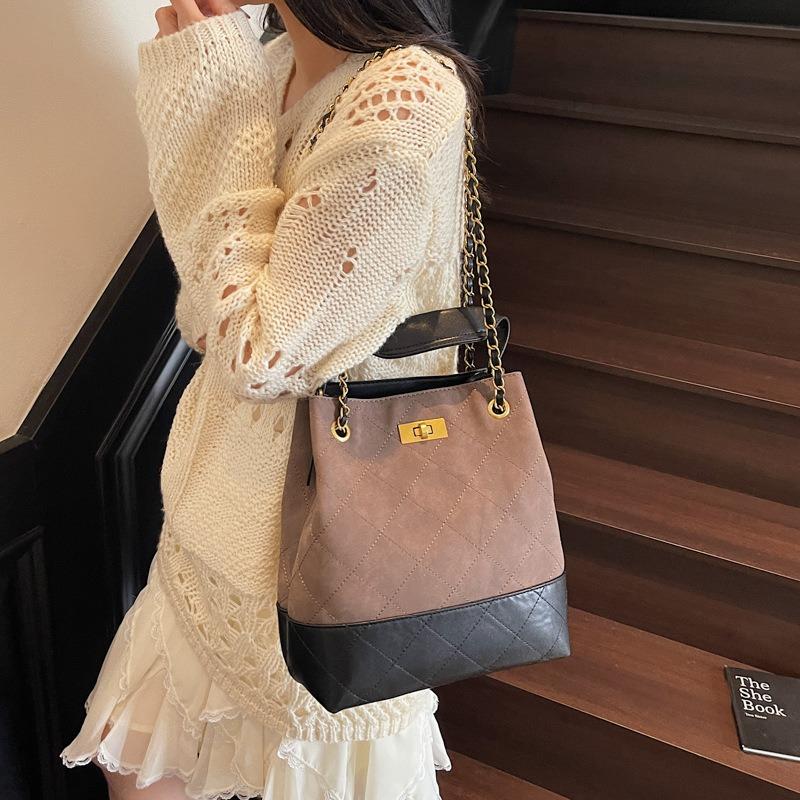 Retro Contrasting Shoulder Bag Women's Large-capacity Commuter Tote Bag New Versatile Chain Handbag