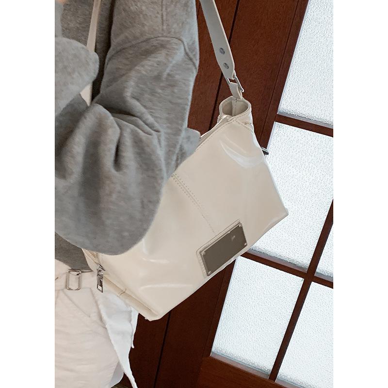 Retro Red Underarm Bag Women's 2025 New Fashion Commuter Bag Versatile Large-capacity Messenger Bag One Piece Delivery